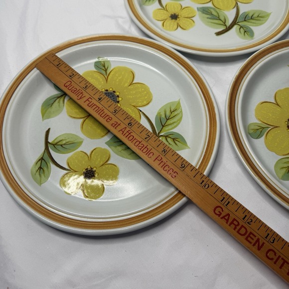 Vintage Royal Doulton Sunny Days Stoneware Plates Yellow Flower Power 70s Retro - Picture 2 of 4